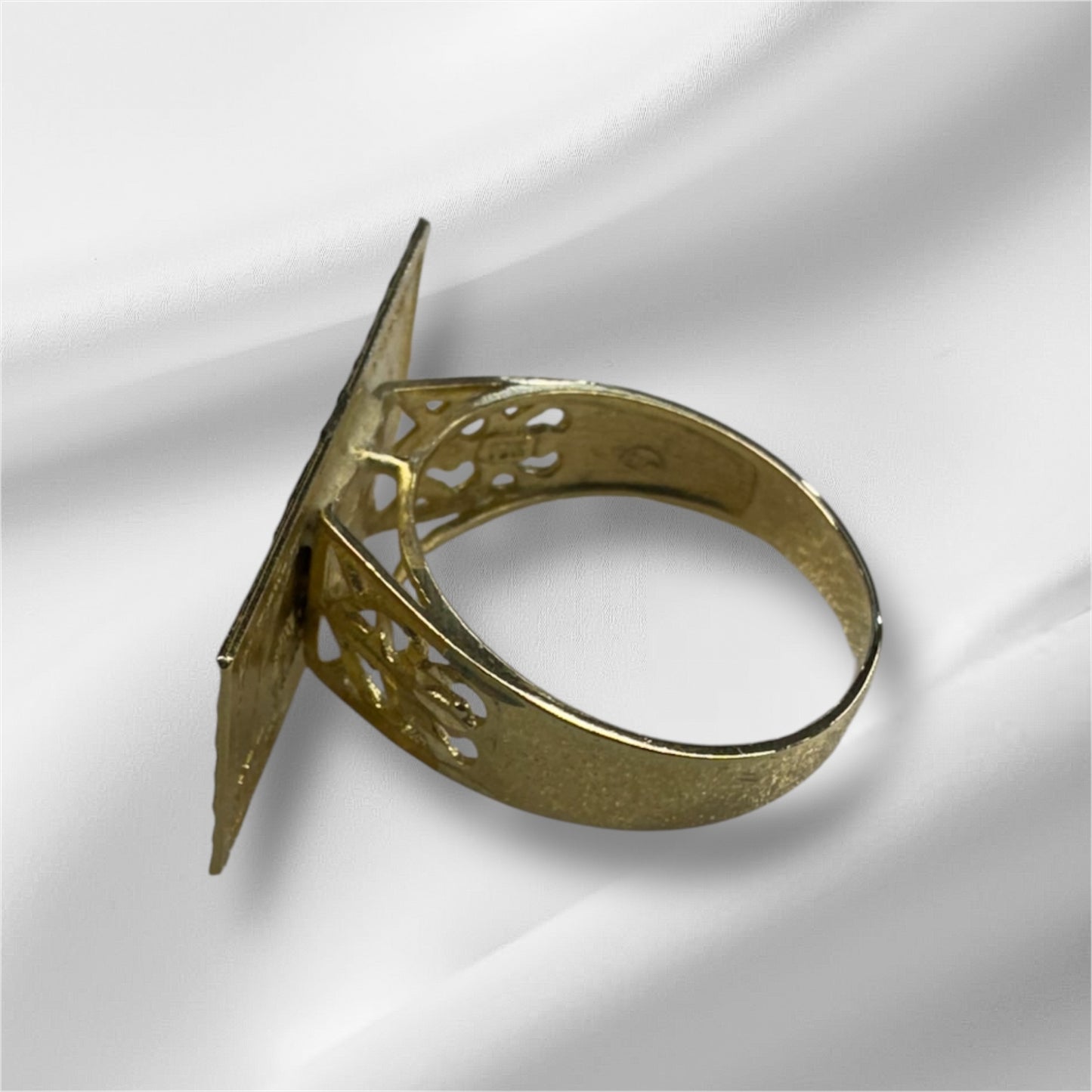 100 dollar bill gold ring
