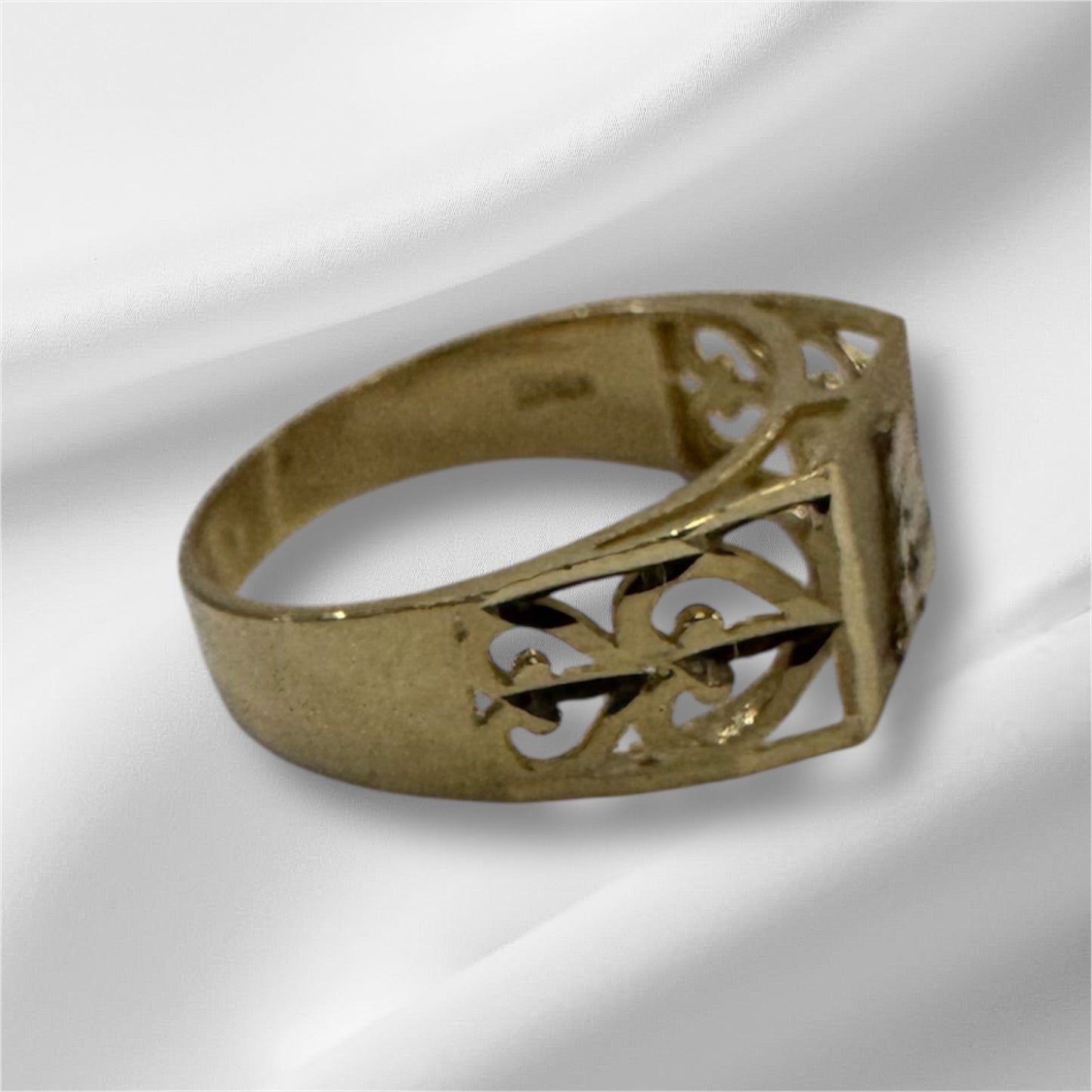 Medium Initial Ring
